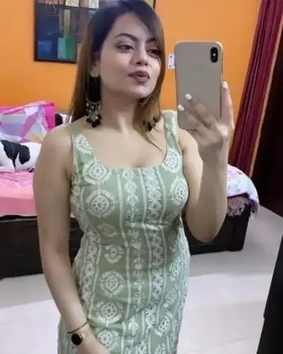 Call Girl in Mahemdavad